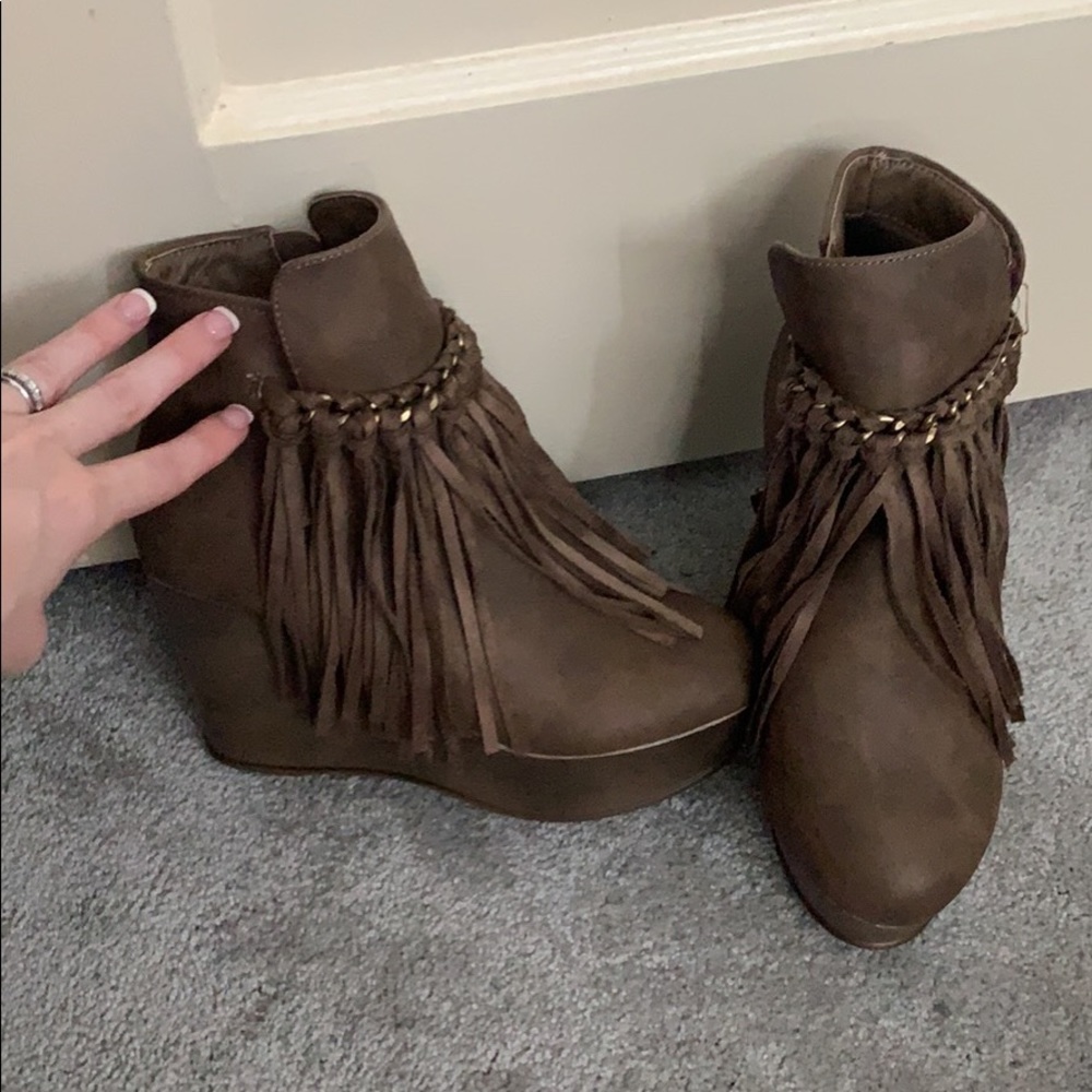 Fringed wedged booties